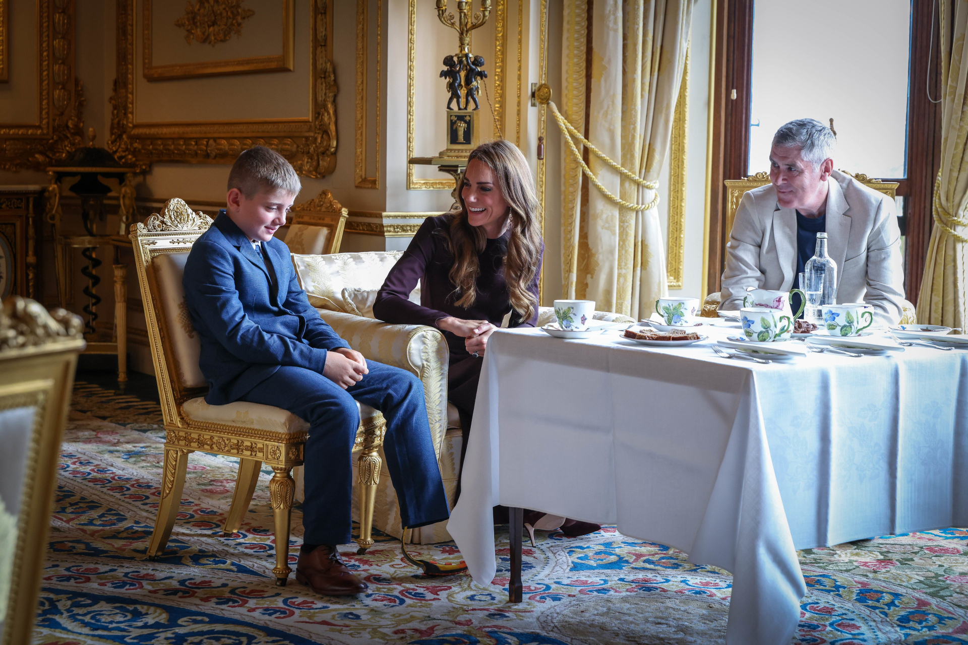 Vương phi Kate Middleton mở tiệc tr&agrave; tại l&acirc;u đ&agrave;i Windsor với những c&acirc;u chuyện cảm động - Ảnh 1.