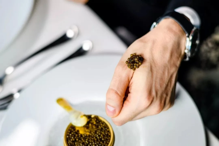 Trứng c&aacute; tầm: M&oacute;n ăn xa xỉ hơn v&agrave;ng với qu&aacute; khứ th&uacute; vị - Ảnh 6.