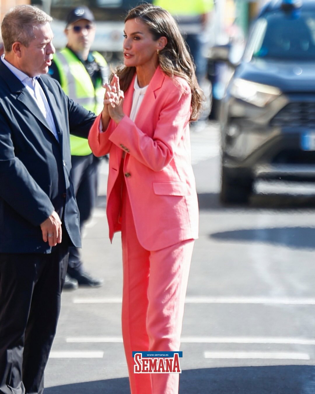 Vương hậu Letizia diện bộ suit 