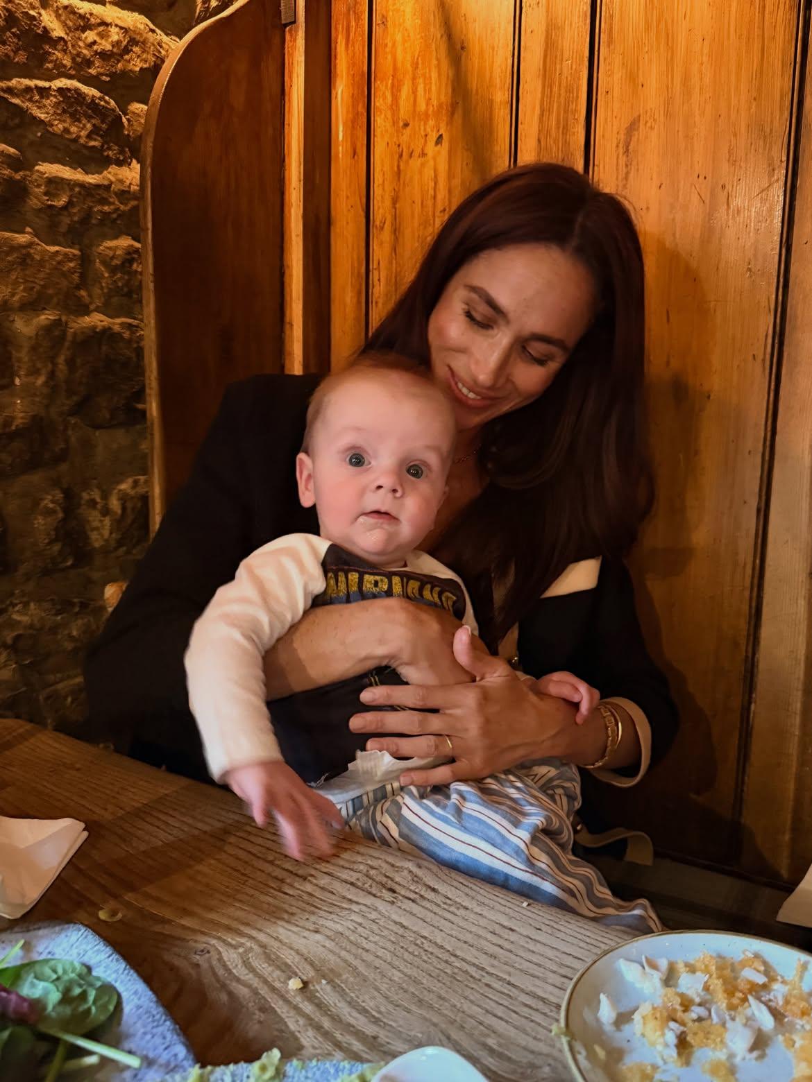 Meghan Markle được bạn th&acirc;n h&eacute; lộ cuộc sống mới ở Anh- Ảnh 1.
