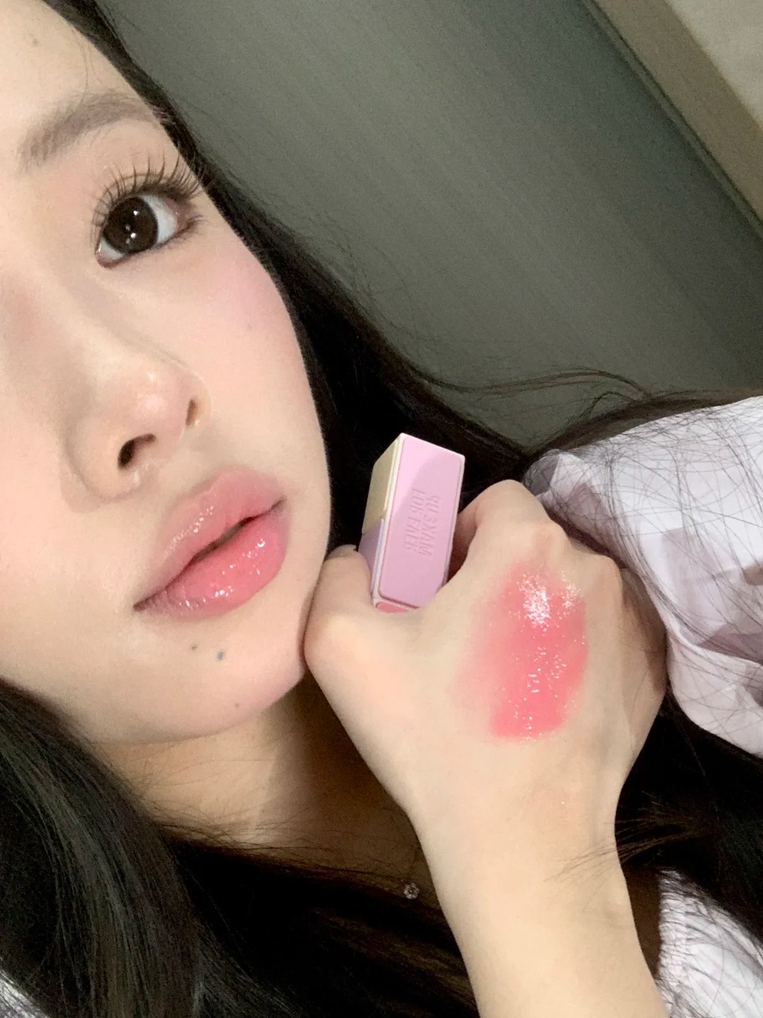 Vì sao ngày càng nhiều chị em công sở chọn dùng son dưỡng có màu khi đi làm? - Ảnh 4.