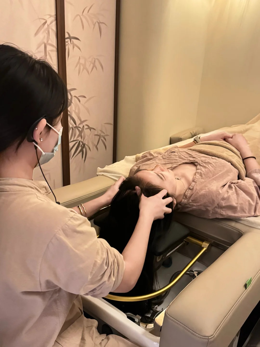 Tóc sạch sâu, lâu bết nhờ 4 chiêu gội đầu