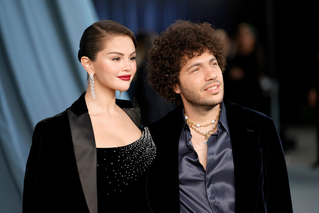 Dậy s&oacute;ng tin Selena Gomez livestream tuy&ecirc;n bố ly h&ocirc;n trong nước mắt v&igrave; bị chồng 