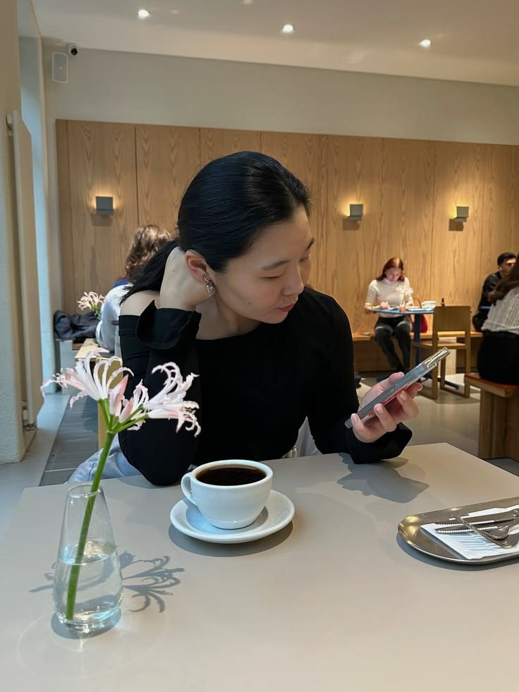 Nếu thu nhập kh&ocirc;ng tăng, h&atilde;y thử 5 c&aacute;ch n&agrave;y trước khi nghĩ đến chuyện cắt mọi khoản vui chơi - Ảnh 2.