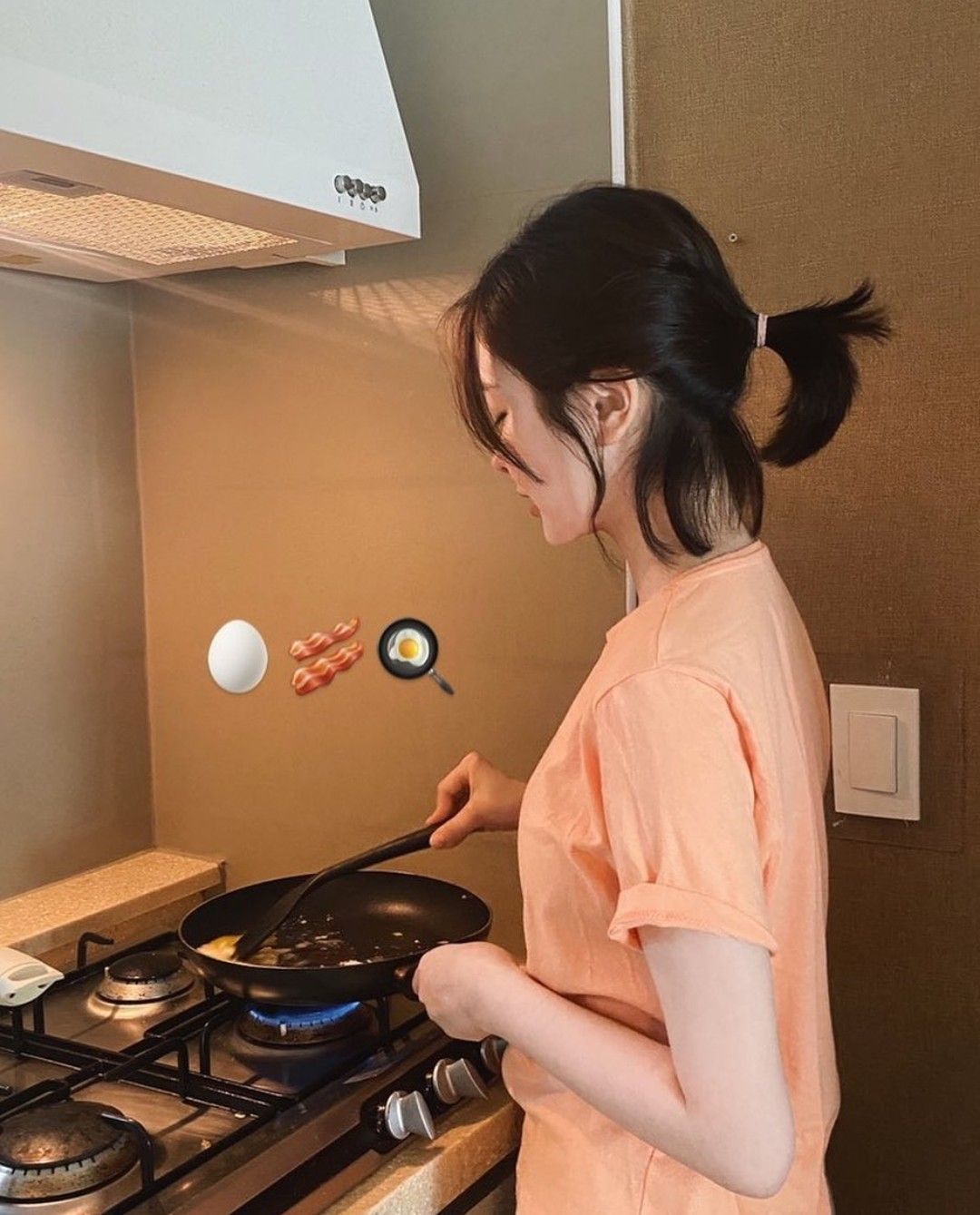 Bảng chi tiêu tháng của gia đình 3 người thu nhập 25 triệu: Tiền ăn chỉ đứng thứ 3, khoản này mới ngốn nhiều nhất - Ảnh 2.