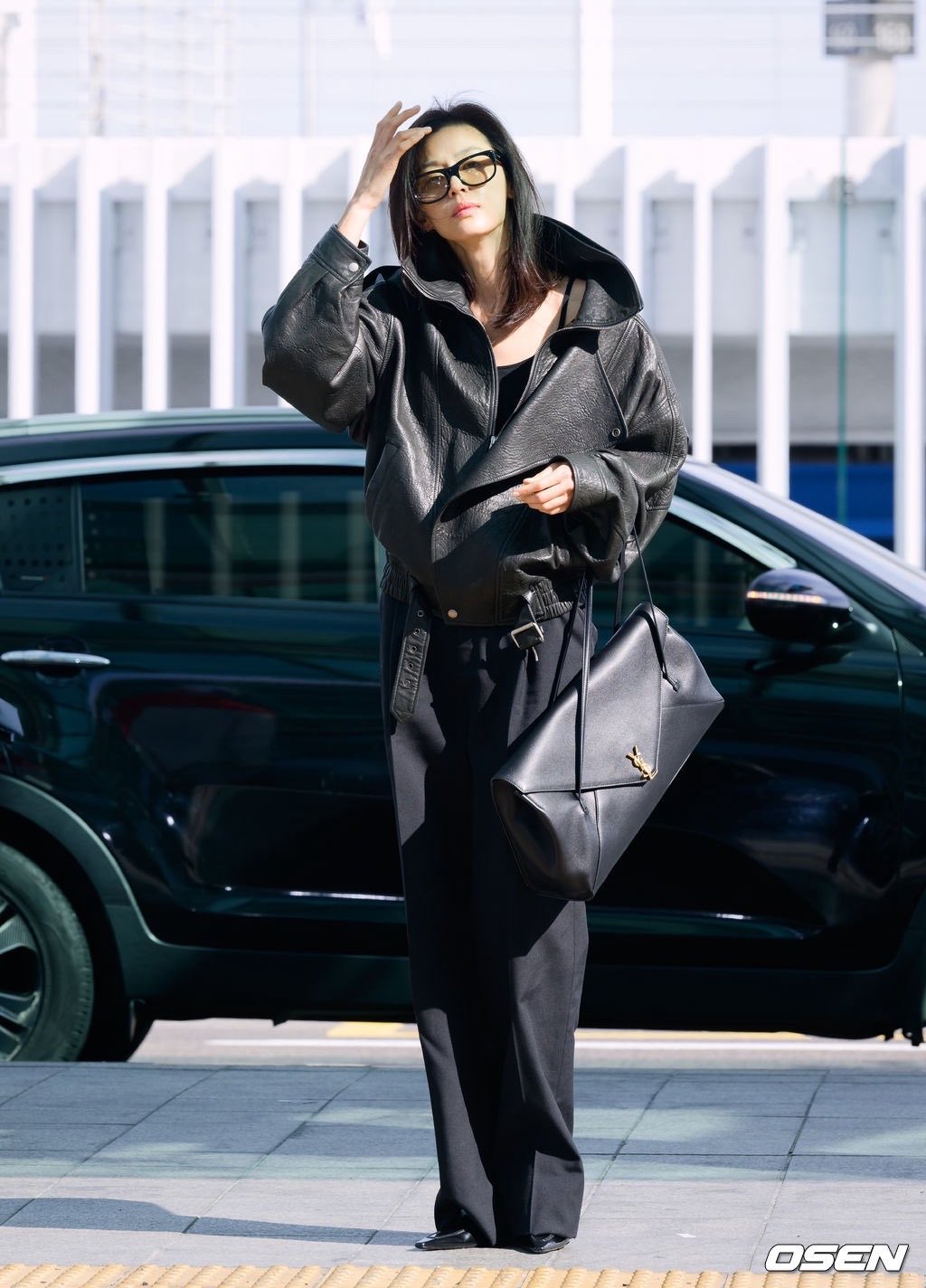 Jeon Ji Hyun v&agrave; Ros&eacute; đụng độ visual tại show Saint Laurent trong Paris Fashion Week 2026 - Ảnh 3.