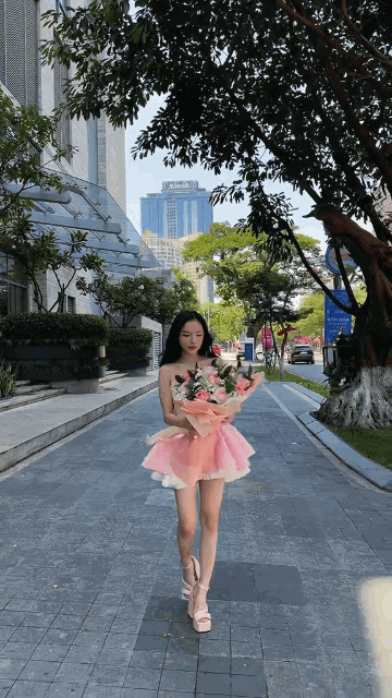 Mỹ nh&acirc;n showbiz 1m53 vẫn mặc đẹp v&agrave; cuốn h&uacute;t mọi &aacute;nh nh&igrave;n năm 2026 - Ảnh 2.