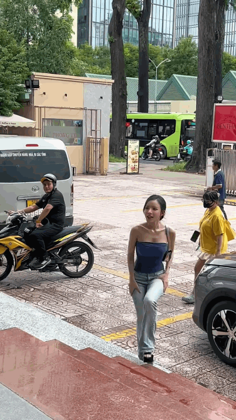 Mỹ nh&acirc;n showbiz 1m53 vẫn mặc đẹp v&agrave; cuốn h&uacute;t mọi &aacute;nh nh&igrave;n năm 2026 - Ảnh 1.