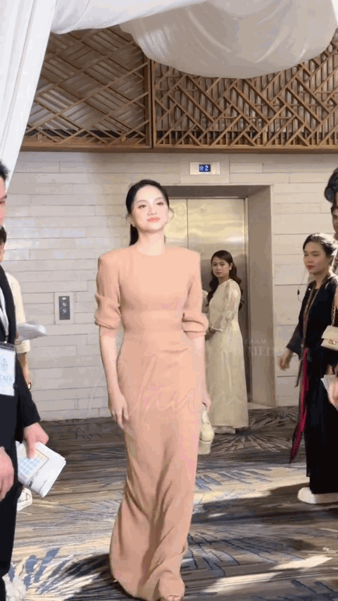 D&agrave;n mỹ nh&acirc;n Việt đẳng cấp Tại đ&aacute;m cưới: Thanh lịch , sang trọng nhưng kh&ocirc;ng lấn lướt c&ocirc; d&acirc;u - Ảnh 2.