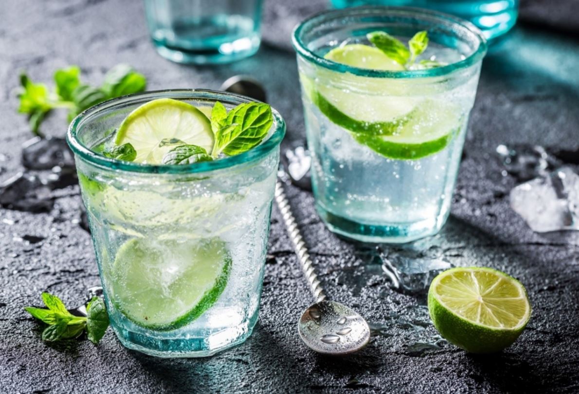 Uống nước chanh mỗi ng&agrave;y suốt 6 th&aacute;ng, người phụ nữ 32 tuổi bất ngờ khi đi kh&aacute;m- Ảnh 2.