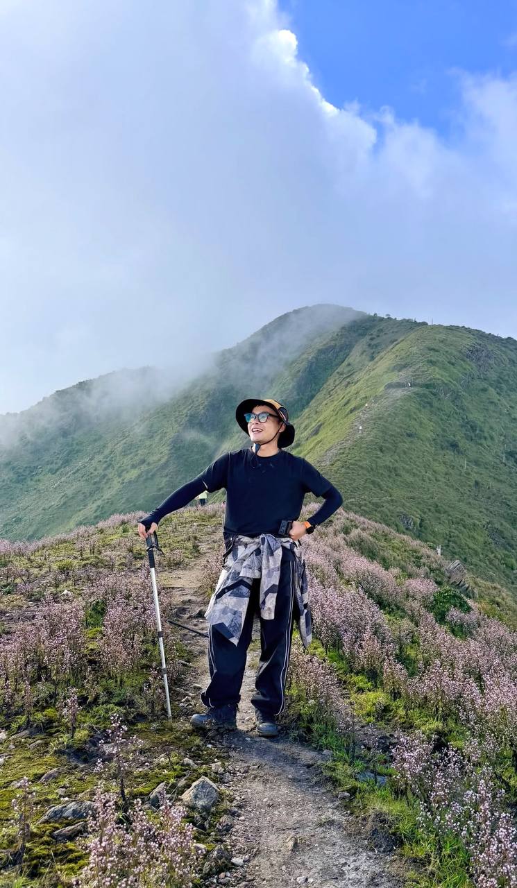 T&agrave; Ch&igrave; Nh&ugrave; m&ugrave;a hoa Chi P&acirc;u: Trải nghiệm trekking th&uacute; vị giữa d&ograve;ng người đ&ocirc;ng đ&uacute;c - Ảnh 8.
