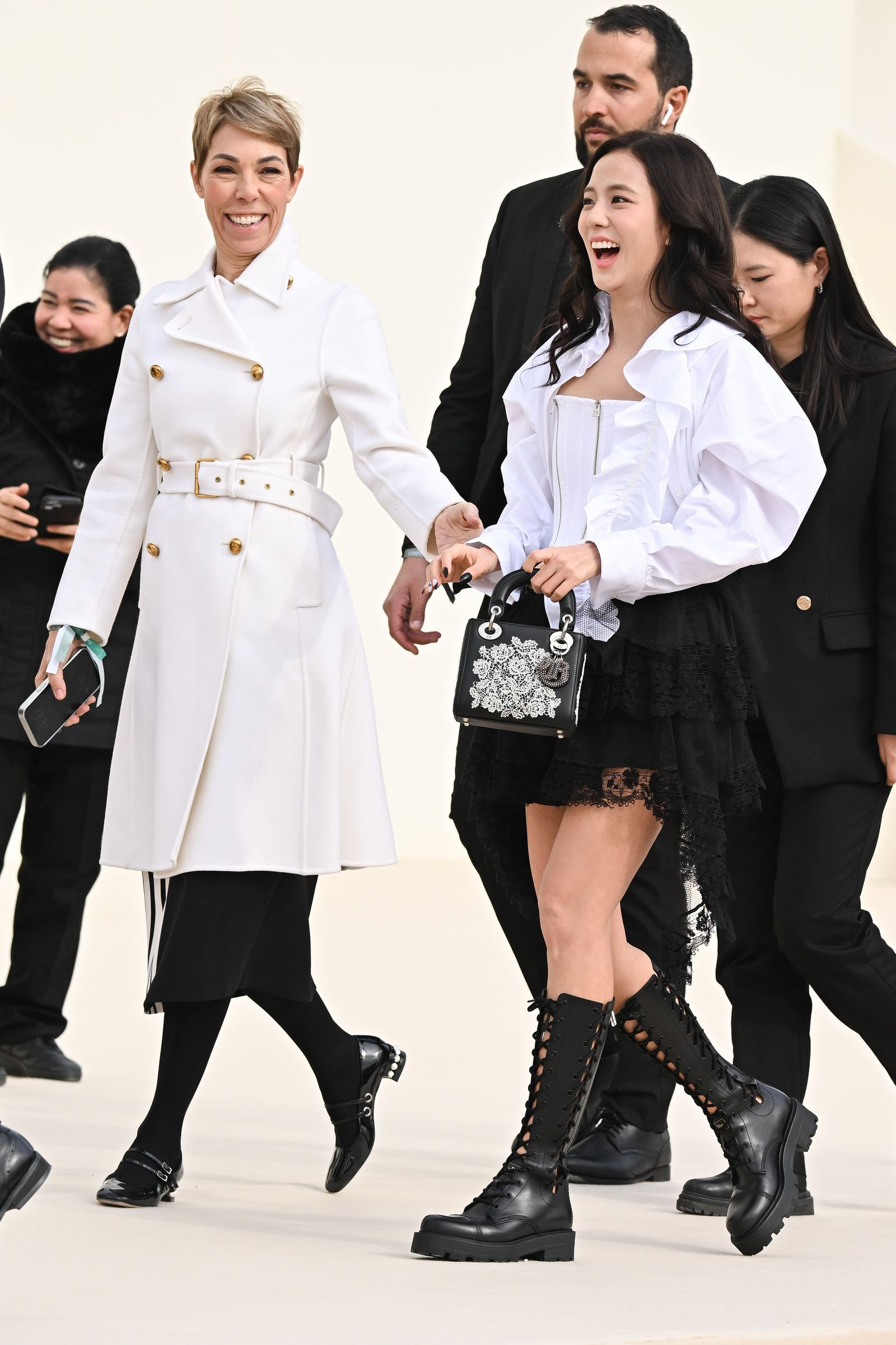 Jisoo ( BLACKPINK ) đau buồn Trước show Dior tại Paris Fashion Week 2027 - Ảnh 3.
