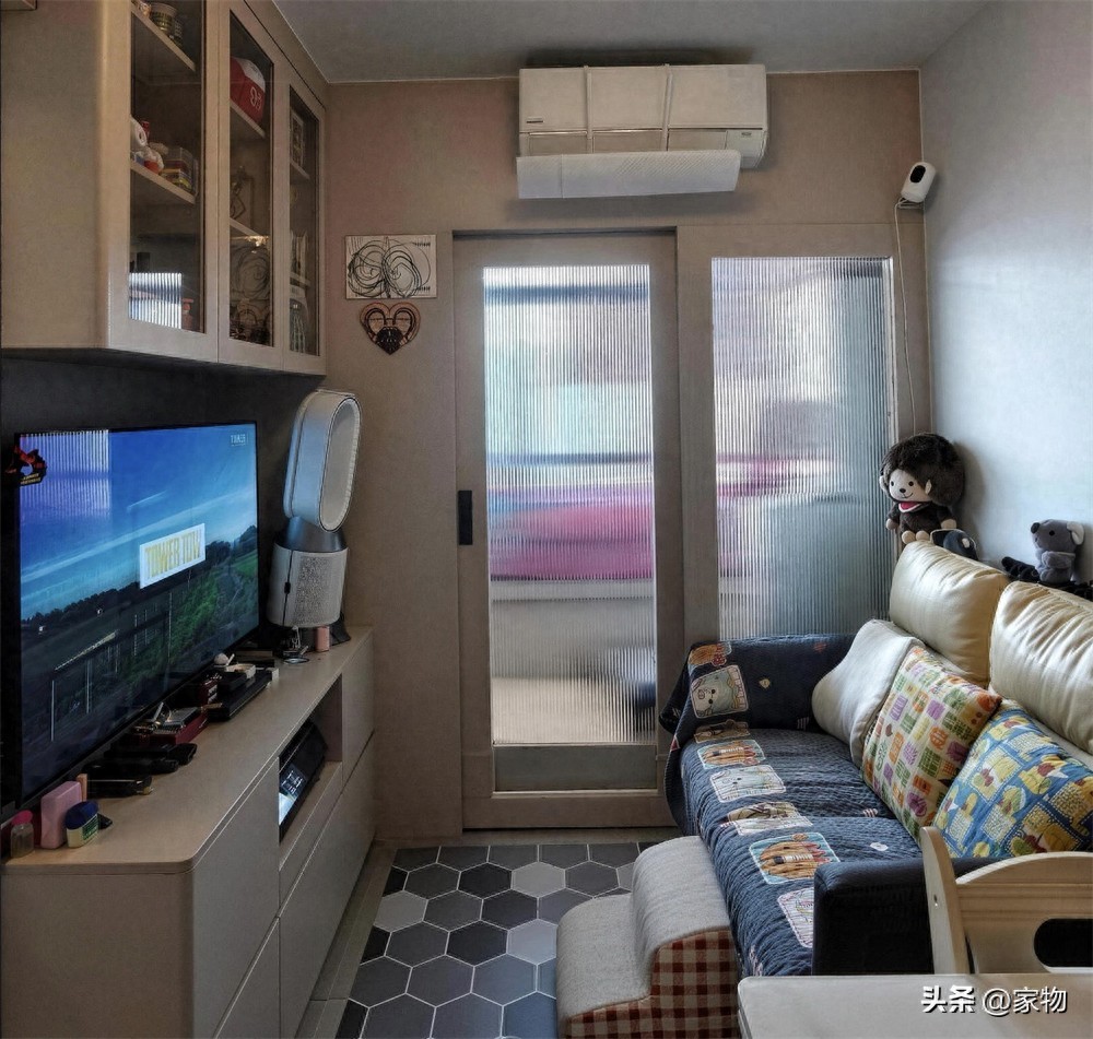 Cặp vợ chồng mới cưới mua căn hộ 26m&sup2;: Biến ban c&ocirc;ng th&agrave;nh ph&ograve;ng trẻ em, nh&agrave; nhỏ nhưng đủ chỗ cho gia đ&igrave;nh 3 người - Ảnh 1.
