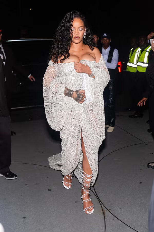 Rihanna đến muộn 63 ph&uacute;t tại show thời trang , kh&aacute;ch mời phải chờ đợi l&acirc;u - Ảnh 7.