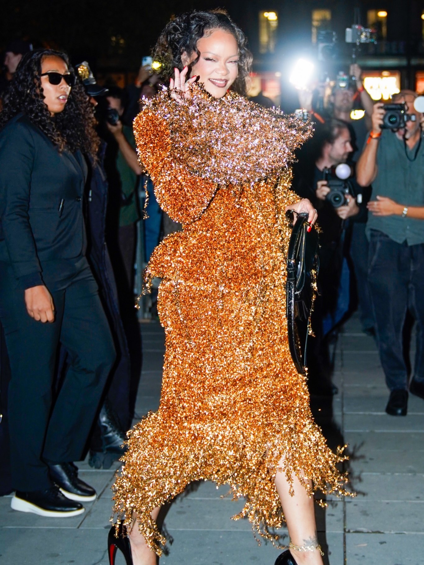 Rihanna đến muộn 63 ph&uacute;t tại show thời trang , kh&aacute;ch mời phải chờ đợi l&acirc;u - Ảnh 3.