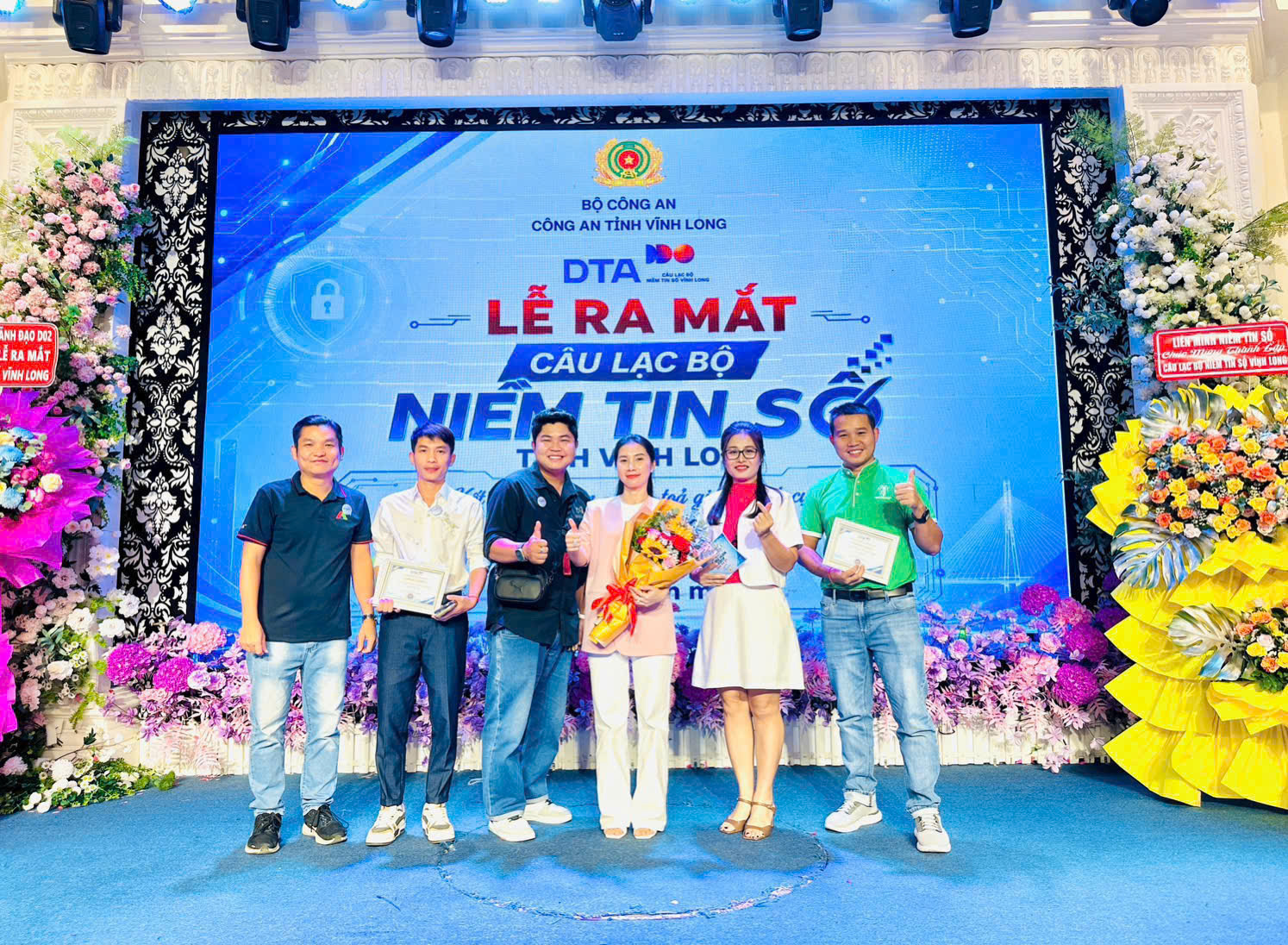 Ra mắt mạng lưới 34 Câu lạc bộ Niềm tin số tại KOL Summit 2026 - Ảnh 10. Ra mắt mạng lưới 34 Câu lạc bộ Niềm tin số tại KOL Summit 2026 - Ảnh 10.