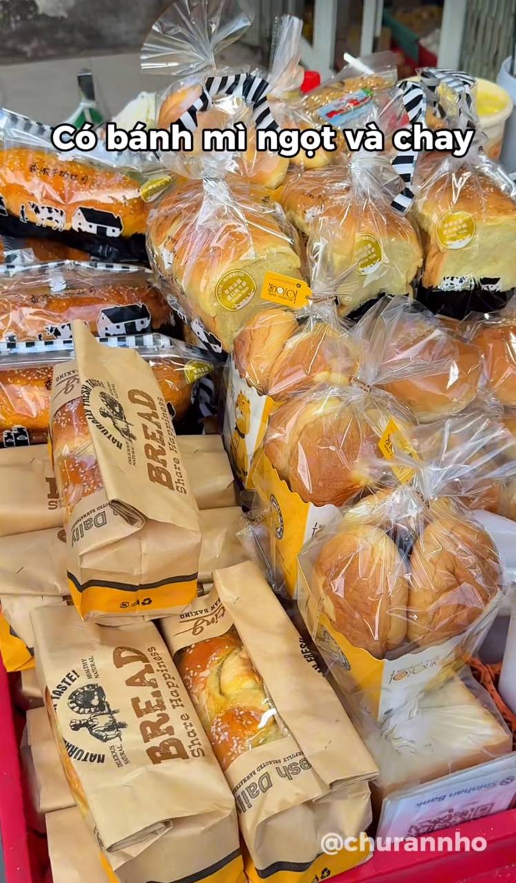 B&aacute;nh m&igrave; ph&aacute; lấu X&oacute;m Chiếu nổi tiếng với gi&aacute; chỉ 25 . 000 Đồng tại TP . HCM - Ảnh 11.