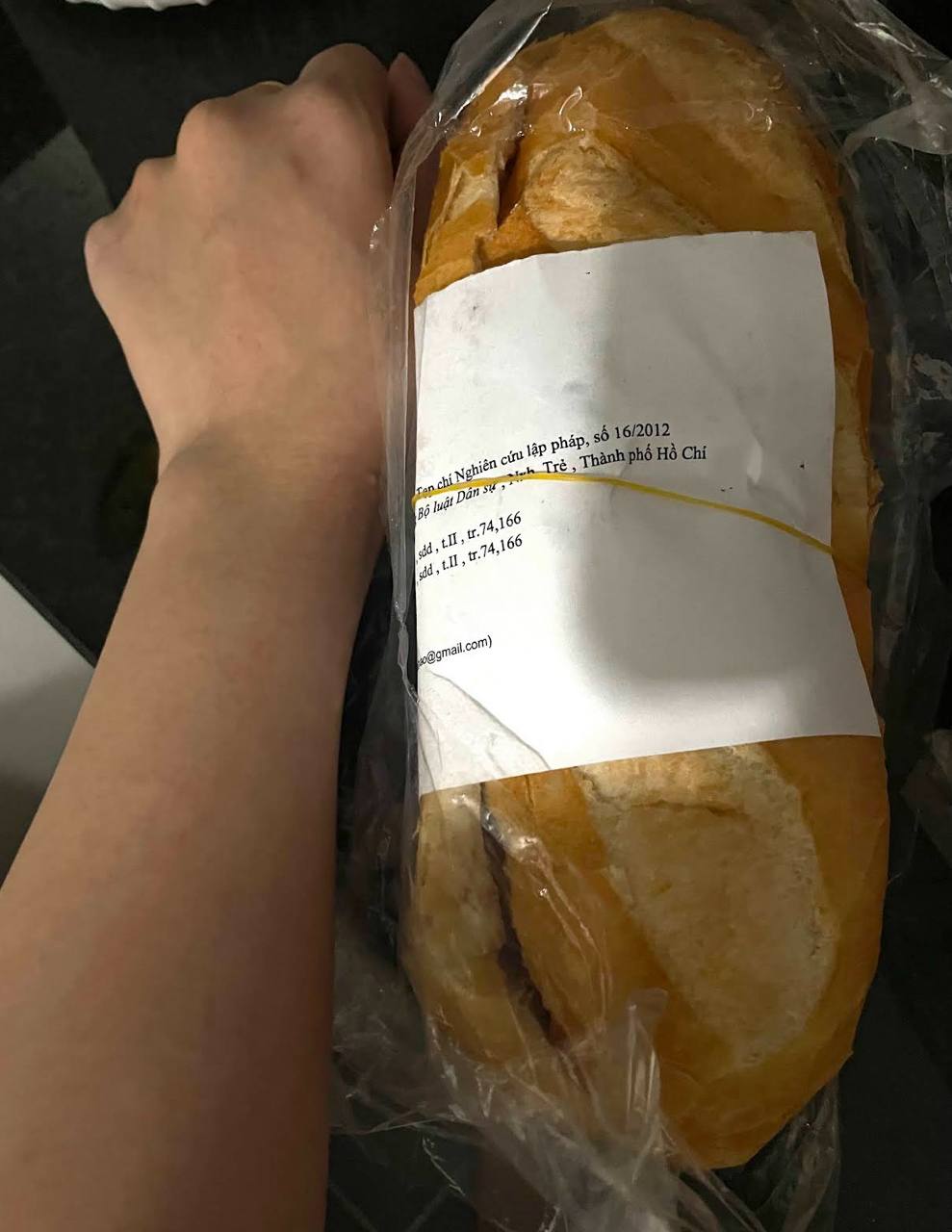 B&aacute;nh m&igrave; ph&aacute; lấu X&oacute;m Chiếu nổi tiếng với gi&aacute; chỉ 25 . 000 Đồng tại TP . HCM - Ảnh 15.