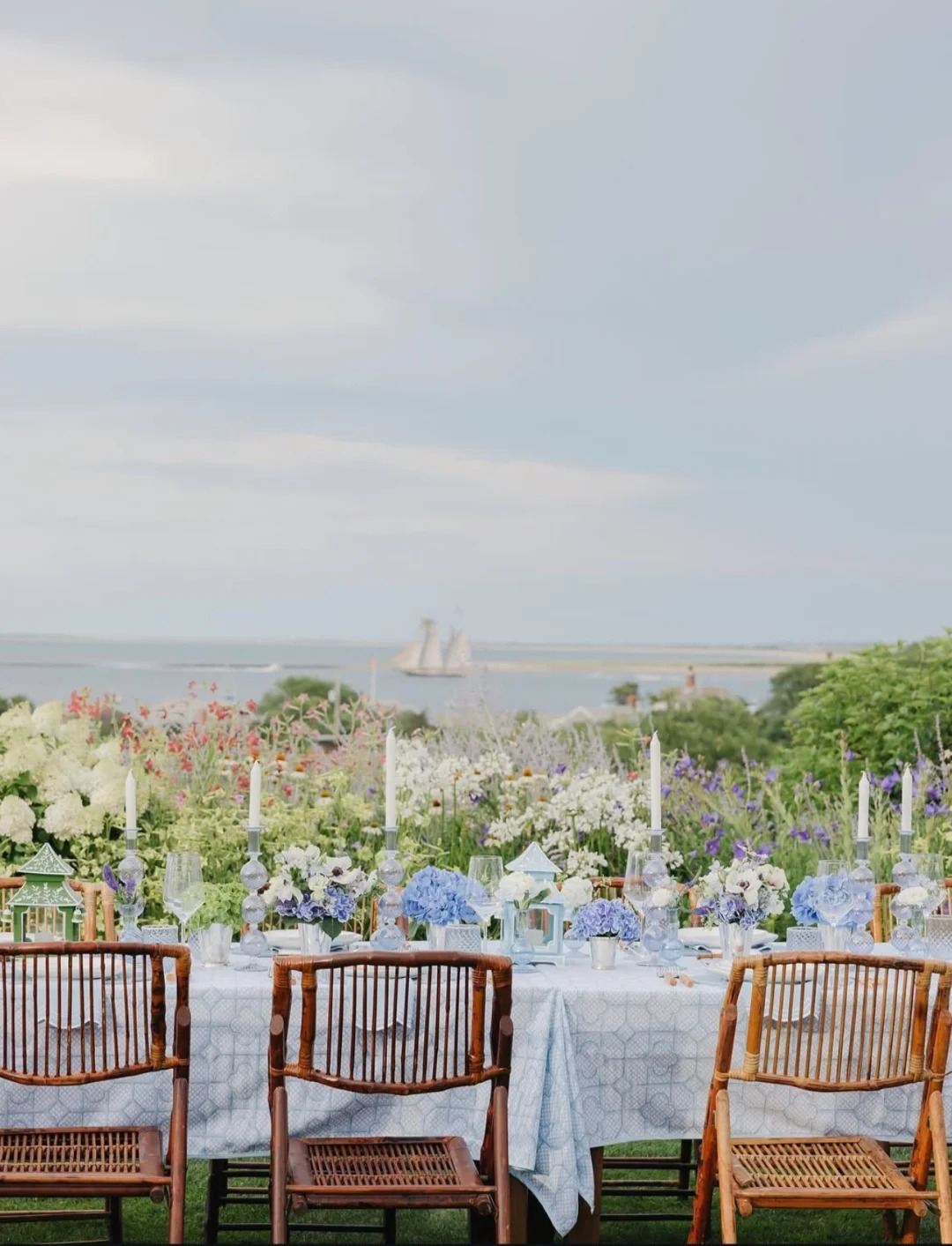 Bàn ăn đẹp như cổ tích của Alice Naylor - Leyland: Tạo không gian sống ấm cúng - Ảnh 9. Bàn ăn đẹp như cổ tích của Alice Naylor - Leyland: Tạo không gian sống ấm cúng - Ảnh 9.