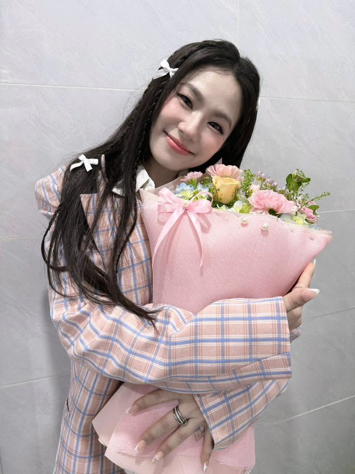 Lương B&iacute;ch Hữu sinh nhật 42 tuổi trẻ trung bất ngờ , kh&ocirc;ng thẩm mỹ như ma c&agrave; rồng - Ảnh 4.