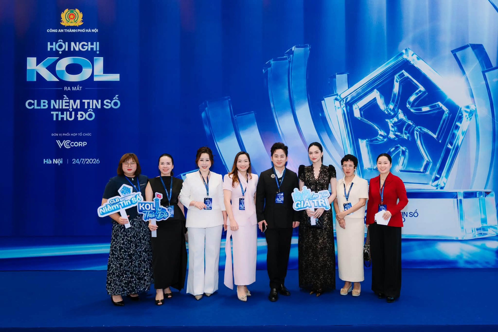 Ra mắt mạng lưới 34 Câu lạc bộ Niềm tin số tại KOL Summit 2026 - Ảnh 1. Ra mắt mạng lưới 34 Câu lạc bộ Niềm tin số tại KOL Summit 2026 - Ảnh 1.