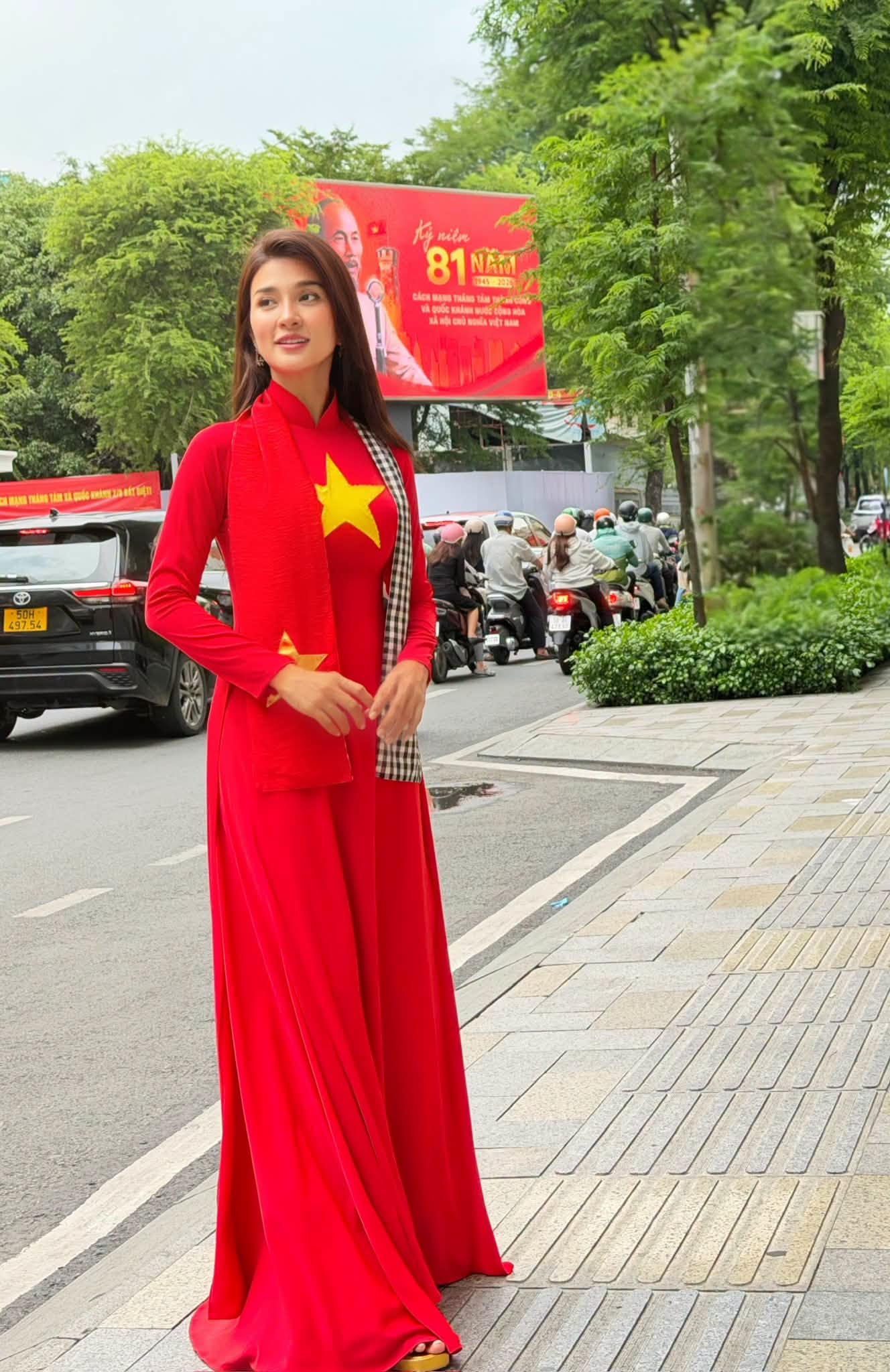 Kim Tuyến tỏa s&aacute;ng trong &aacute;o d&agrave;i đỏ sao v&agrave;ng mừng Quốc kh&aacute;nh Việt Nam - Ảnh 5.