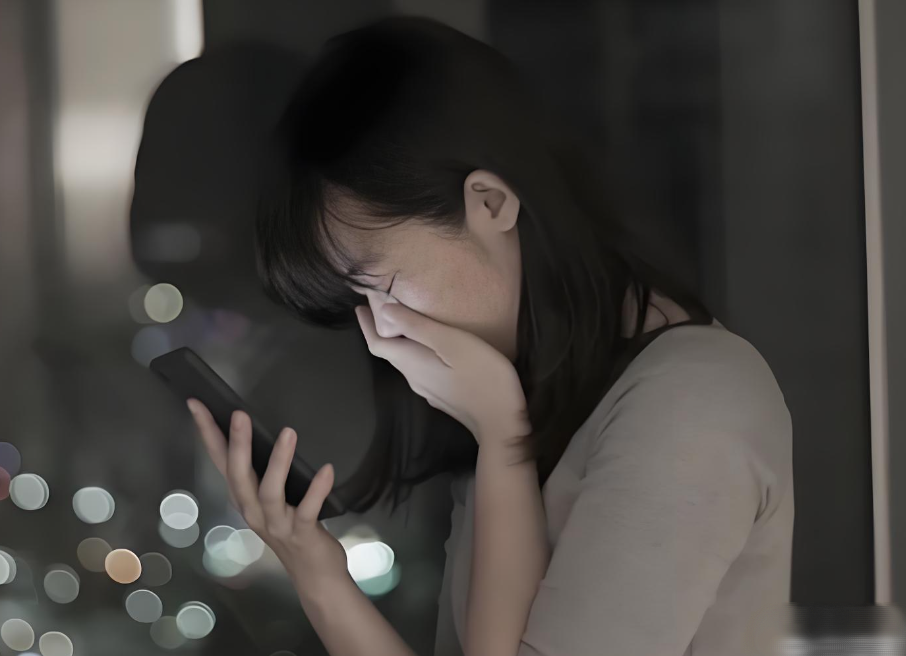 Con g&aacute;i mượn điện thoại bố xem YouTube, t&ocirc;i mở gi&uacute;p rồi lặng người khi ph&aacute;t hiện một chuyến đi của chồng c&aacute;ch đ&acirc;y v&agrave;i ng&agrave;y- Ảnh 1.