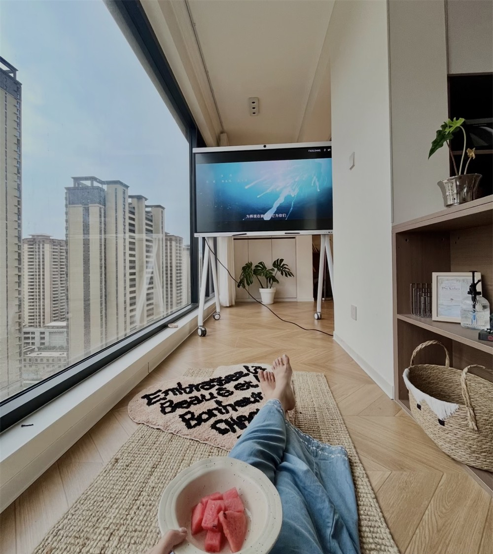 Nh&agrave; c&oacute; 2 ban c&ocirc;ng tưởng ph&iacute; diện t&iacute;ch, b&agrave; mẹ th&aacute;o một c&aacute;nh cửa rồi k&ecirc; b&agrave;n học: Ph&ograve;ng con rộng v&agrave; s&aacute;ng hẳn - Ảnh 4.