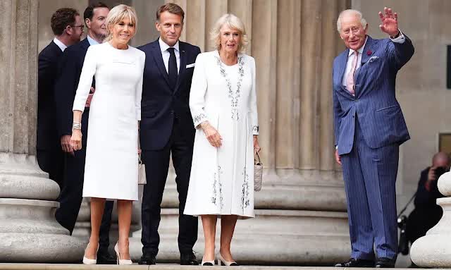 Vương hậu Camilla v&agrave; m&agrave;n &ldquo;mặc lại đồ cũ&rdquo; đầy tinh tế: Ở tuổi 79, b&agrave; chứng minh kh&iacute; chất quan trọng hơn việc li&ecirc;n tục đổi mới tủ đồ - Ảnh 2.