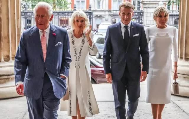 Vương hậu Camilla v&agrave; m&agrave;n &ldquo;mặc lại đồ cũ&rdquo; đầy tinh tế: Ở tuổi 79, b&agrave; chứng minh kh&iacute; chất quan trọng hơn việc li&ecirc;n tục đổi mới tủ đồ - Ảnh 4.