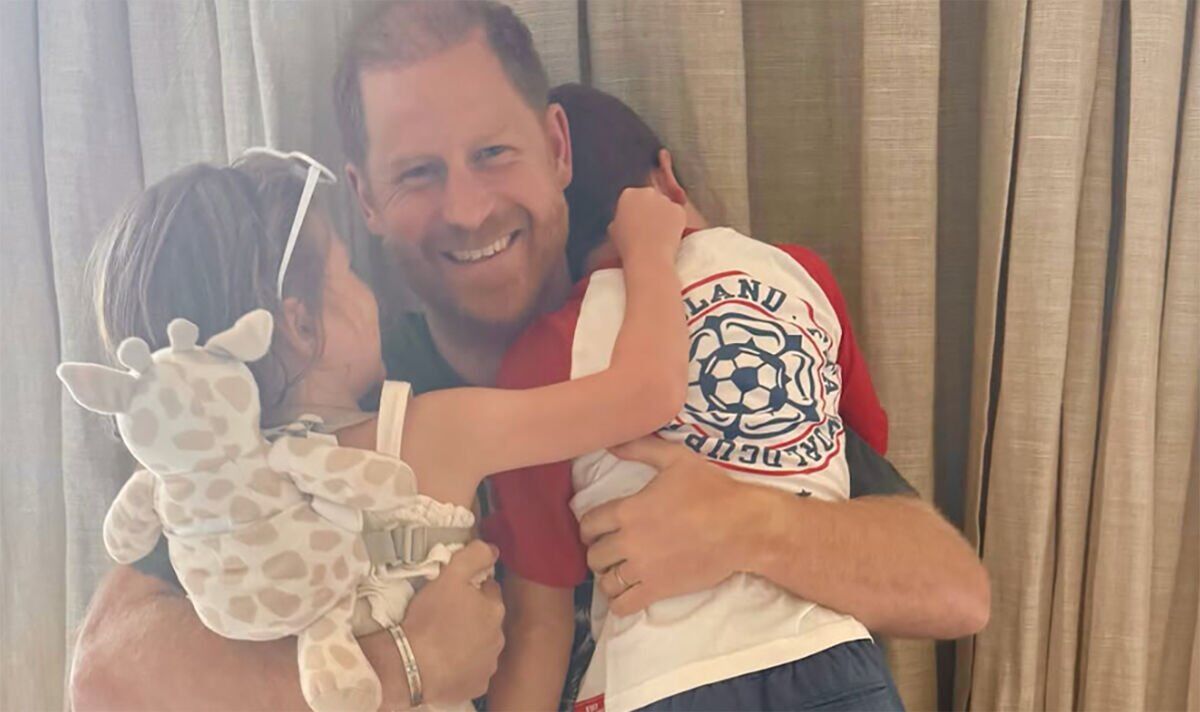 Meghan Markle bị chỉ tr&iacute;ch v&igrave; lo lắng chuyện đưa con đi học ở Anh - Ảnh 2.
