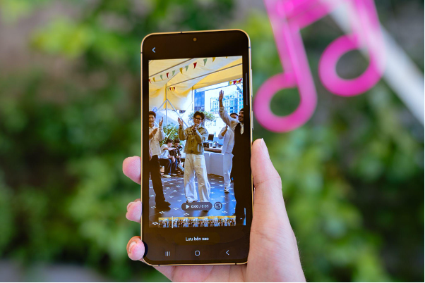 Camera và thiết kế đậm chất S của Galaxy S26 FE: Người bạn tất yếu cho mọi bứt phá - Ảnh 1. Camera và thiết kế đậm chất S của Galaxy S26 FE: Người bạn tất yếu cho mọi bứt phá - Ảnh 1.