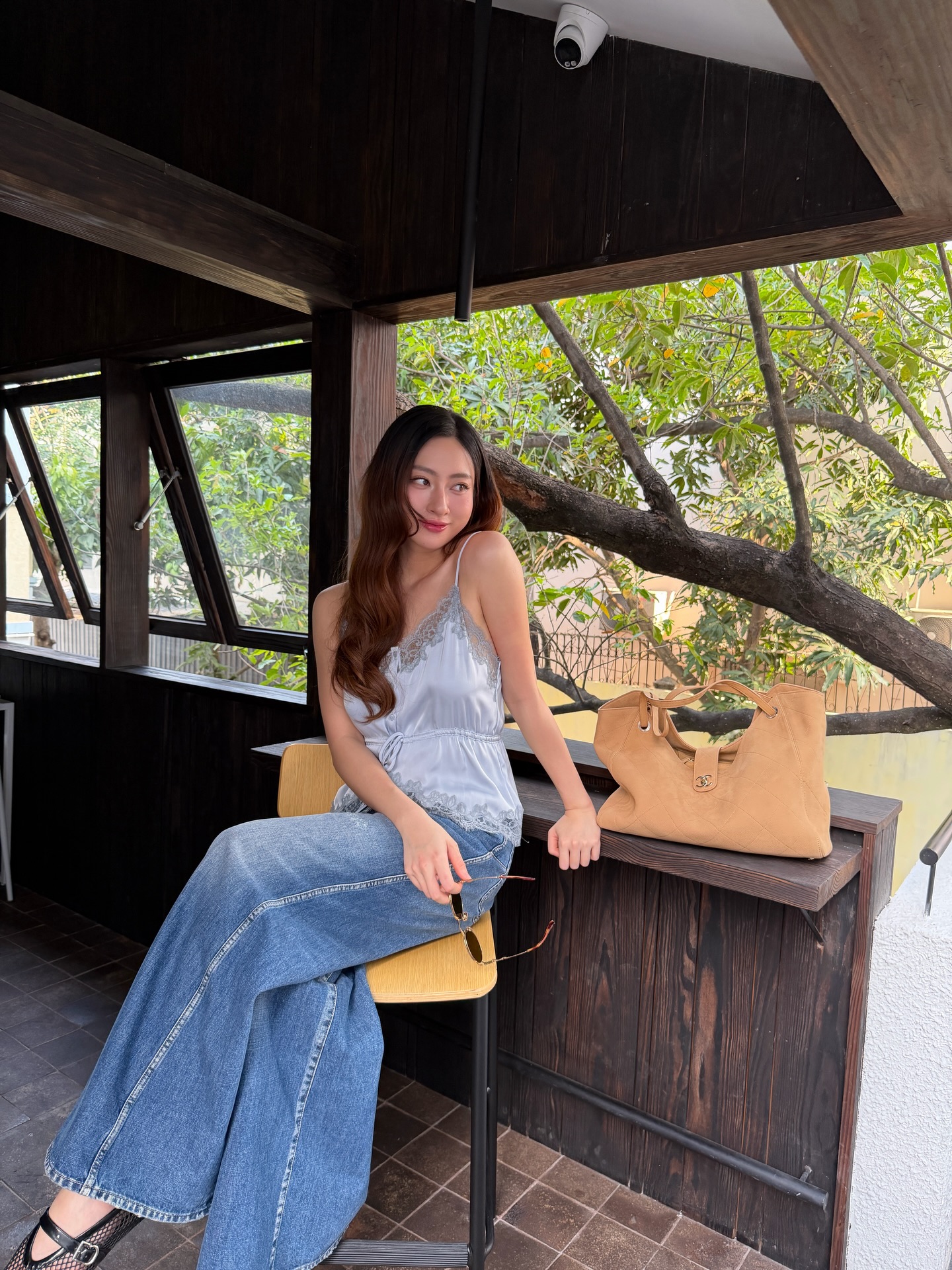 Lương th&ugrave;y Linh v&agrave; đ&ocirc;i ch&acirc;n d&agrave;i ấn tượng , phong c&aacute;ch thời trang basic sang chảnh - Ảnh 6.