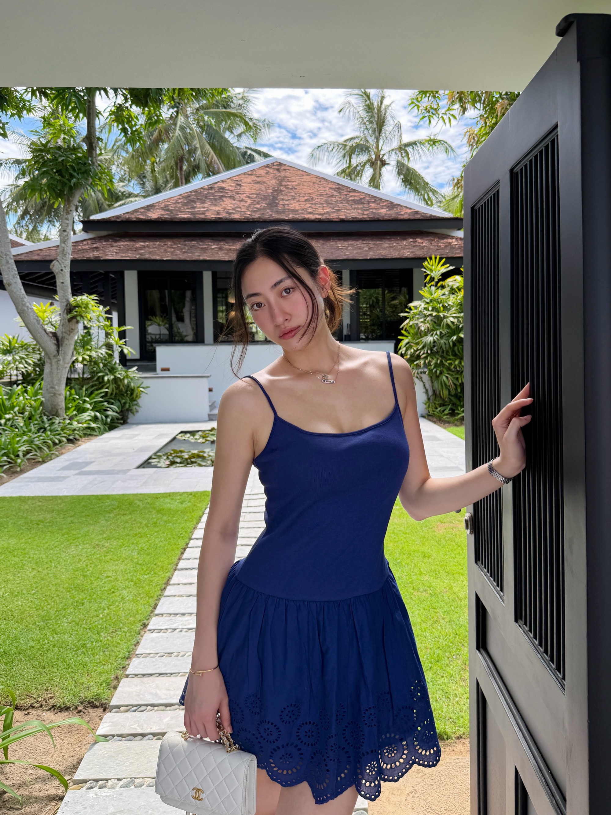 Lương th&ugrave;y Linh v&agrave; đ&ocirc;i ch&acirc;n d&agrave;i ấn tượng , phong c&aacute;ch thời trang basic sang chảnh - Ảnh 5.