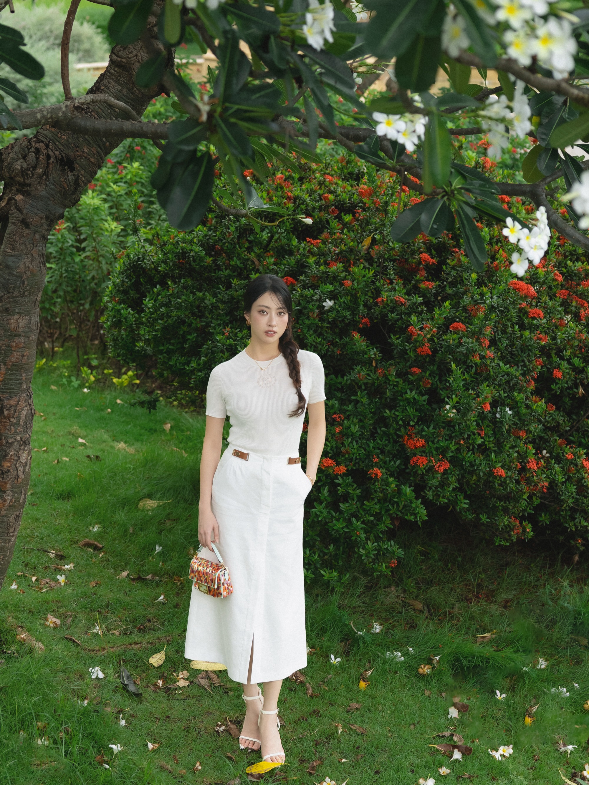 Lương th&ugrave;y Linh v&agrave; đ&ocirc;i ch&acirc;n d&agrave;i ấn tượng , phong c&aacute;ch thời trang basic sang chảnh - Ảnh 7.