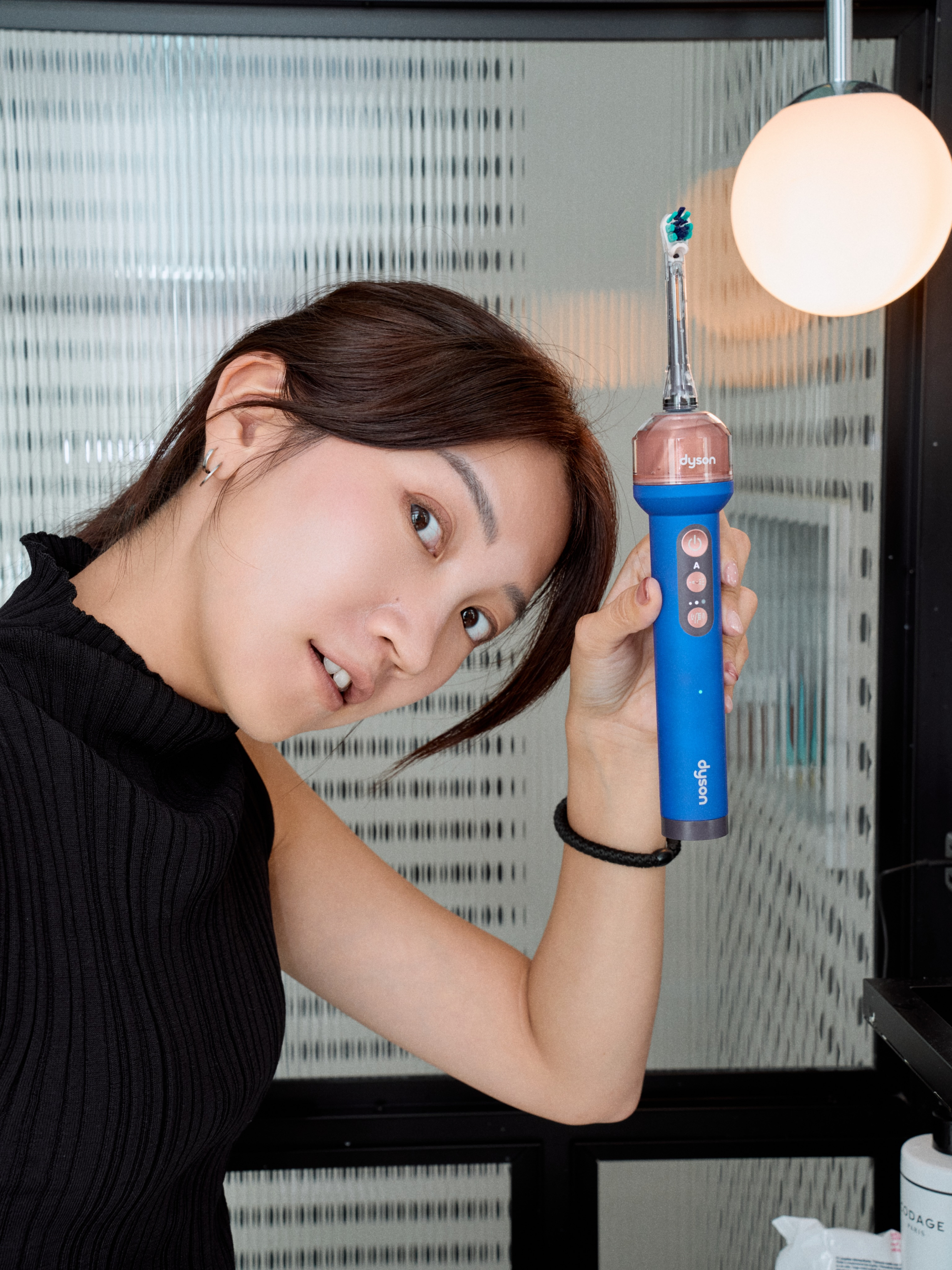 Dyson CameraJet: B&agrave;n chải điện 13 triệu đang l&agrave;m mưa l&agrave;m gi&oacute; trong giới l&agrave;m đẹp - Ảnh 8.