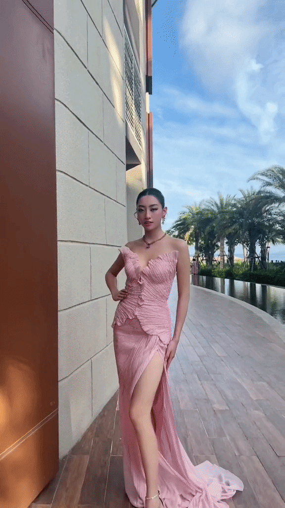 Lương th&ugrave;y Linh v&agrave; đ&ocirc;i ch&acirc;n d&agrave;i ấn tượng , phong c&aacute;ch thời trang basic sang chảnh - Ảnh 2.