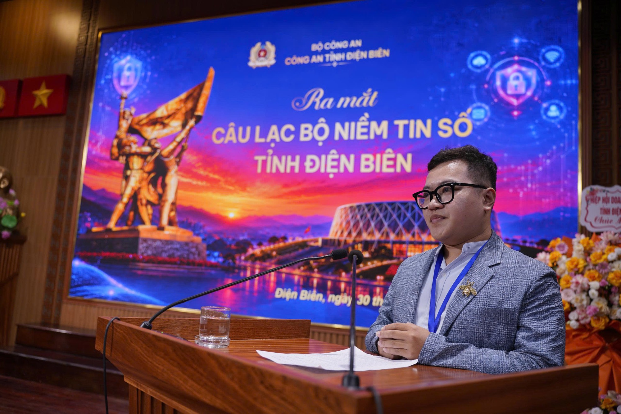 Ra mắt mạng lưới 34 Câu lạc bộ Niềm tin số tại KOL Summit 2026 - Ảnh 9. Ra mắt mạng lưới 34 Câu lạc bộ Niềm tin số tại KOL Summit 2026 - Ảnh 9.