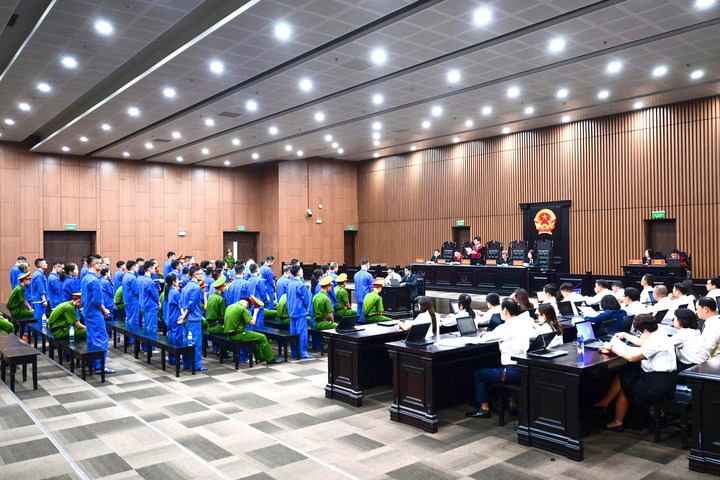 Vợ DJ Th&aacute;i Ho&agrave;ng đối mặt &aacute;n t&ugrave; 2 năm 6 th&aacute;ng v&igrave; đưa hối lộ gi&aacute;m định t&acirc;m thần - Ảnh 1.
