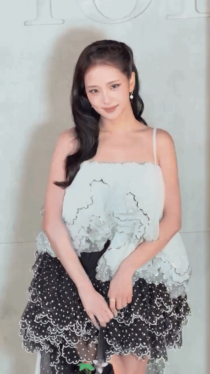 Jisoo v&agrave; những trang phục g&acirc;y tranh c&atilde;i tại Fashion Week 2026 - Ảnh 19.