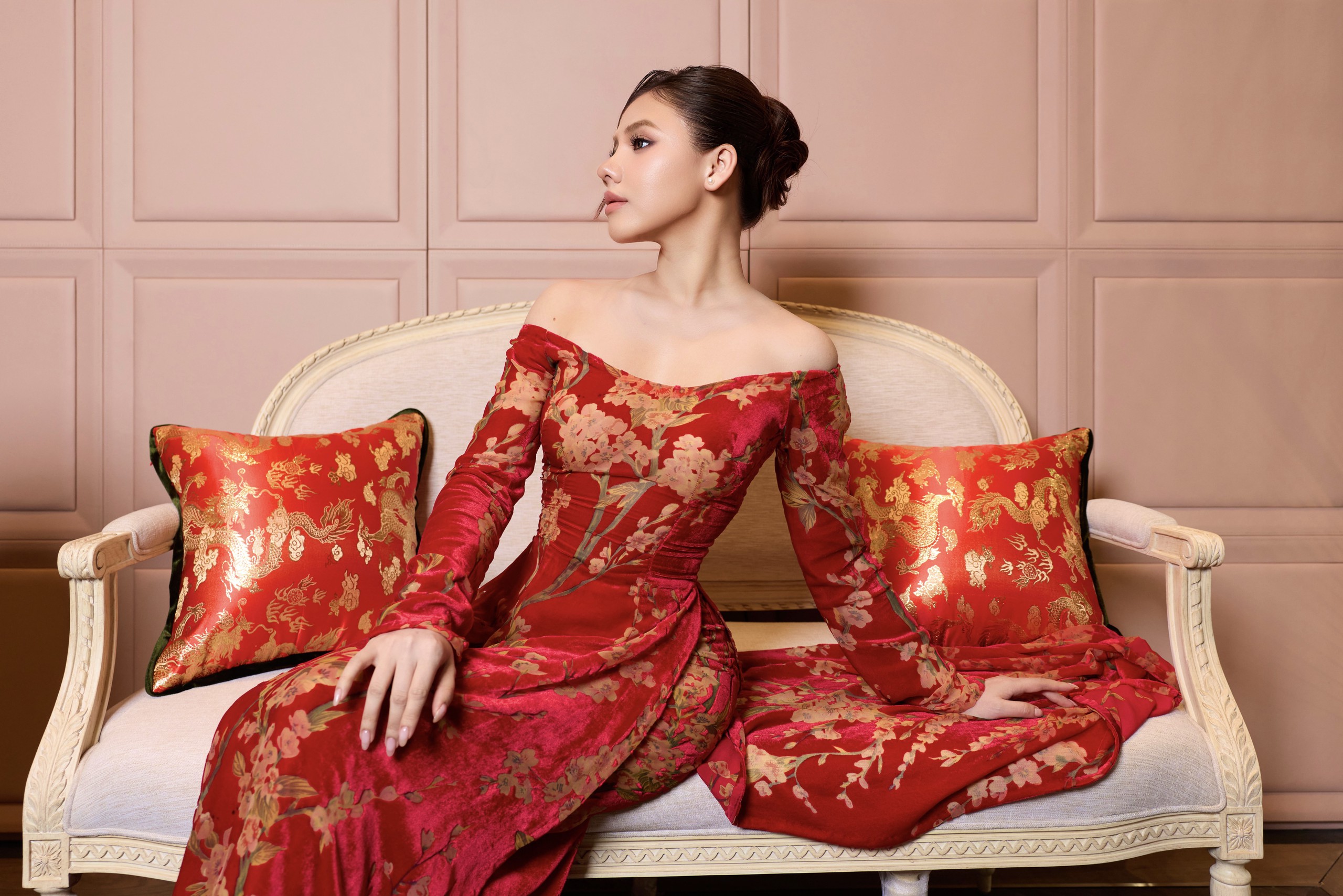 Gallery - Anh Tài Osad lên đồ lịch lãm, diện blazer nhung xuất hiện cùng dàn mỹ nhân Vbiz - image 4