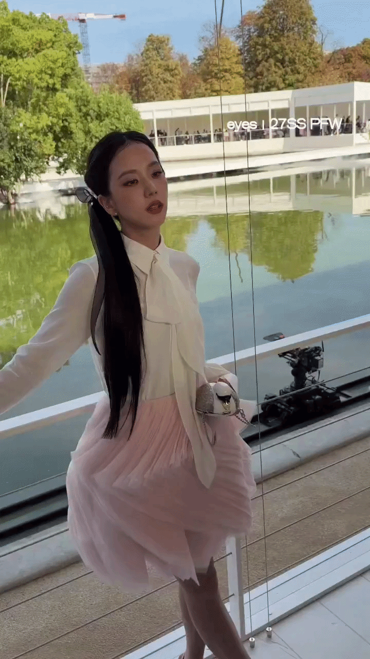 Jisoo , Jang Wonyoung và Địch Lệ Nhiệt Ba tỏa sáng tại show Dior 2026 - Ảnh 1. Jisoo , Jang Wonyoung và Địch Lệ Nhiệt Ba tỏa sáng tại show Dior 2026 - Ảnh 1.