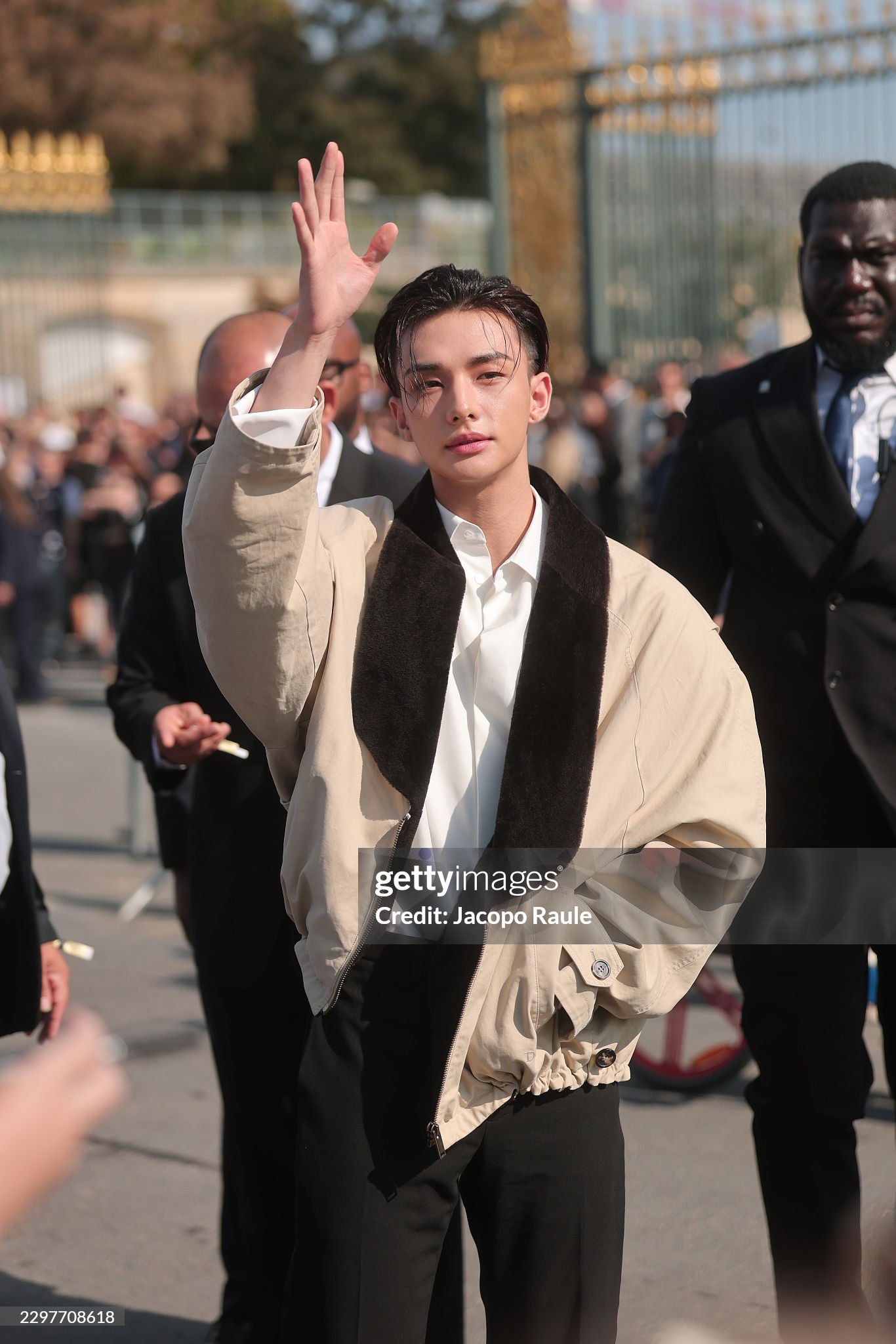 Jisoo , Jang Wonyoung và Địch Lệ Nhiệt Ba tỏa sáng tại show Dior 2026 - Ảnh 12. Jisoo , Jang Wonyoung và Địch Lệ Nhiệt Ba tỏa sáng tại show Dior 2026 - Ảnh 12.