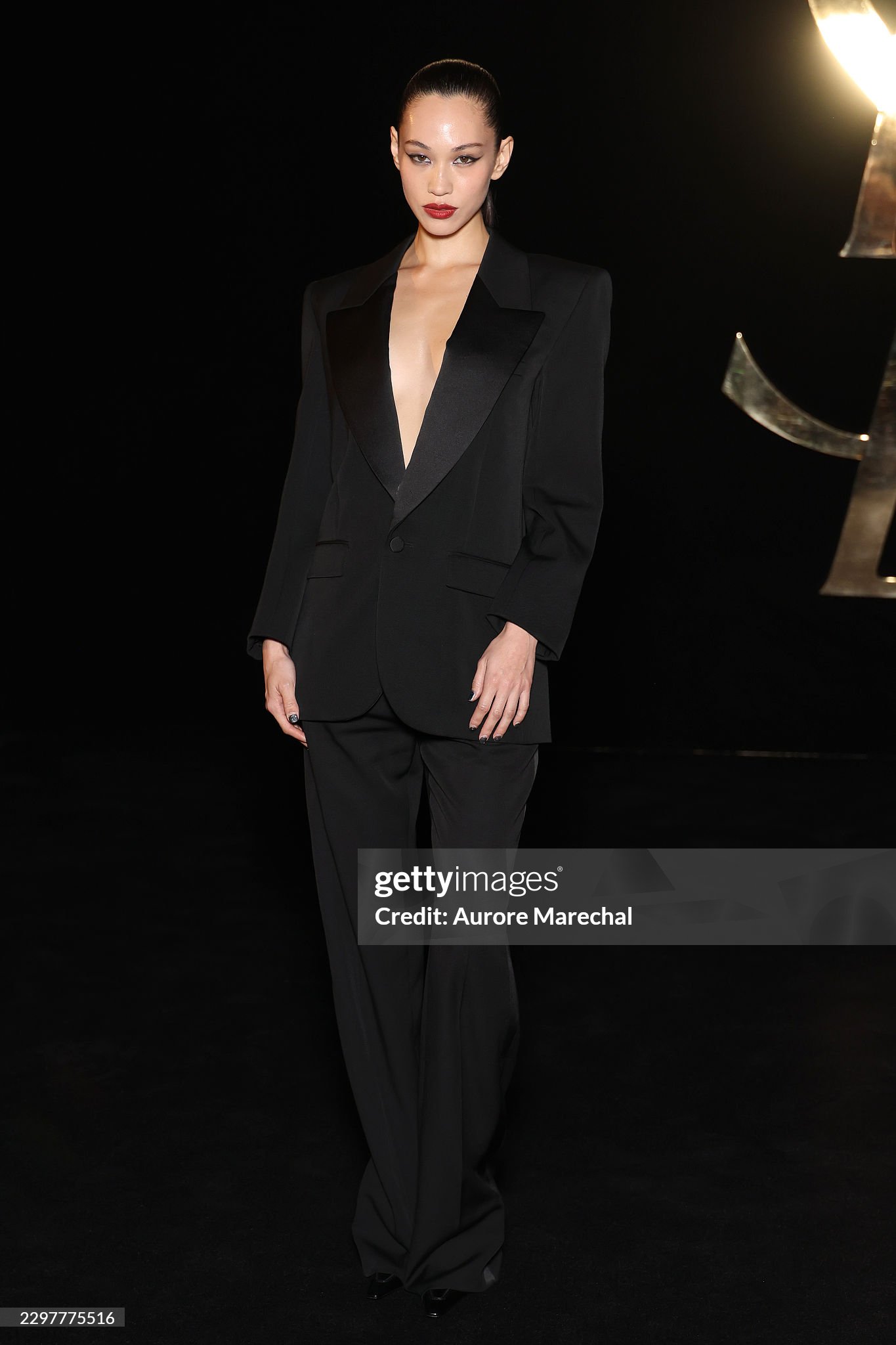 Ros&eacute; v&agrave; Jun Ji Hyun tỏa s&aacute;ng tại Saint Laurent SS27 , ghi dấu ấn thời trang tuyệt đẹp - Ảnh 17.