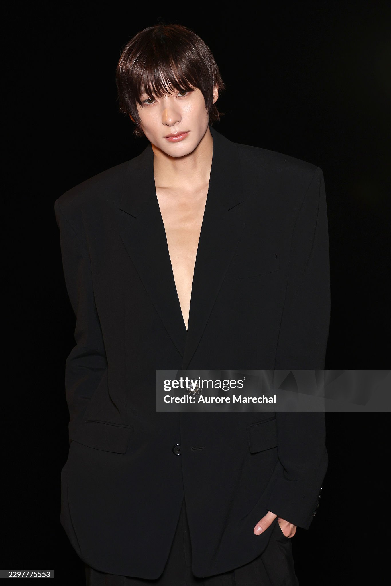 Ros&eacute; v&agrave; Jun Ji Hyun tỏa s&aacute;ng tại Saint Laurent SS27 , ghi dấu ấn thời trang tuyệt đẹp - Ảnh 18.