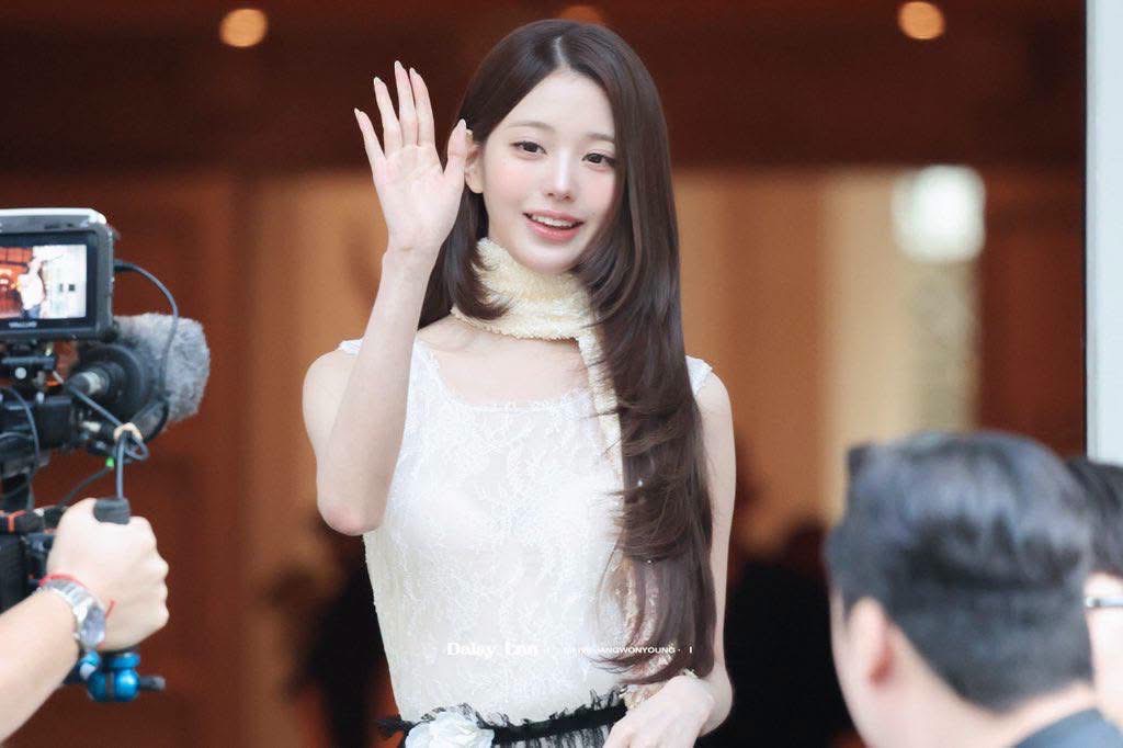 Jisoo , Jang Wonyoung và Địch Lệ Nhiệt Ba tỏa sáng tại show Dior 2026 - Ảnh 7. Jisoo , Jang Wonyoung và Địch Lệ Nhiệt Ba tỏa sáng tại show Dior 2026 - Ảnh 7.