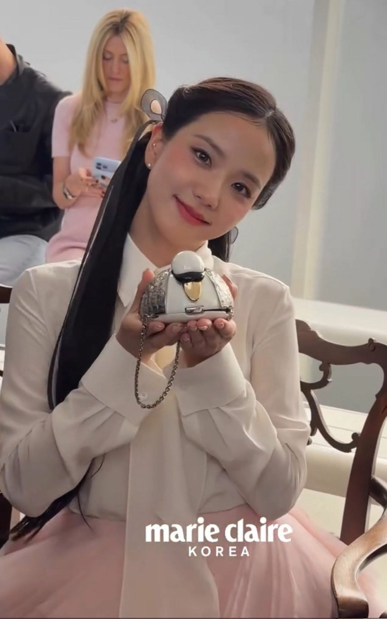 Jisoo , Jang Wonyoung và Địch Lệ Nhiệt Ba tỏa sáng tại show Dior 2026 - Ảnh 4. Jisoo , Jang Wonyoung và Địch Lệ Nhiệt Ba tỏa sáng tại show Dior 2026 - Ảnh 4.