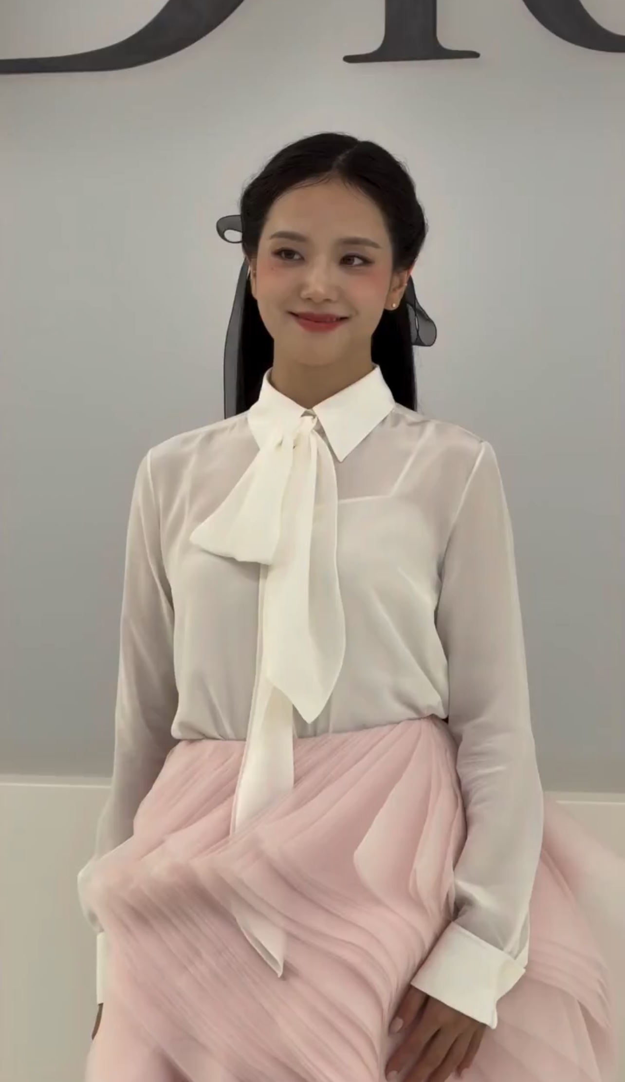 Jisoo , Jang Wonyoung và Địch Lệ Nhiệt Ba tỏa sáng tại show Dior 2026 - Ảnh 3. Jisoo , Jang Wonyoung và Địch Lệ Nhiệt Ba tỏa sáng tại show Dior 2026 - Ảnh 3.