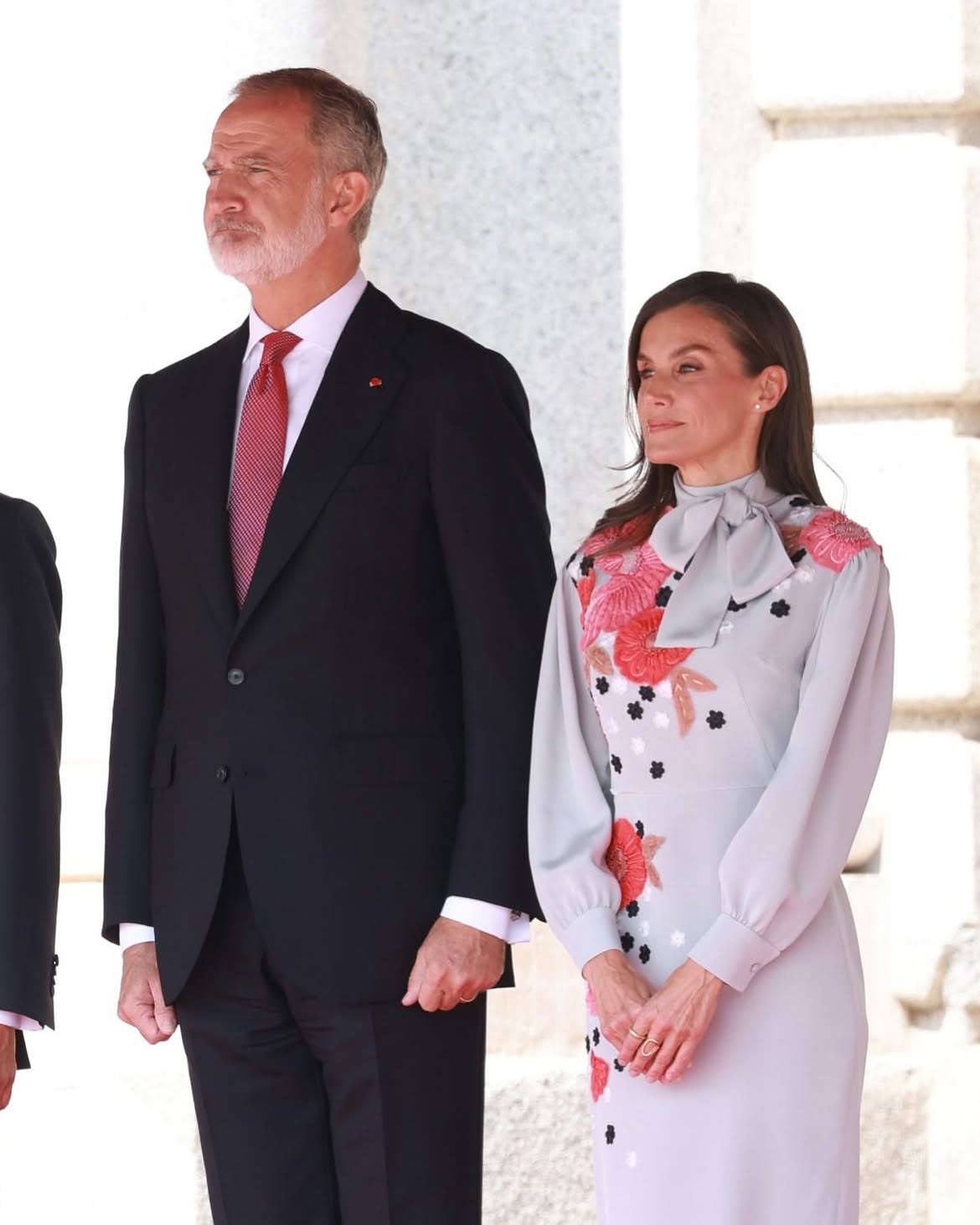 Vương hậu Letizia tỏa s&aacute;ng với chiếc v&aacute;y Pertegaz trong lễ đ&oacute;n Tổng thống Ph&aacute;p tại Madrid - Ảnh 4.