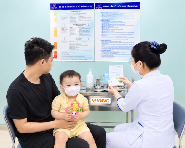 Hơn 25.000 trẻ đ&atilde; ti&ecirc;m vắc xin tay ch&acirc;n miệng tại VNVC - Ảnh 1.